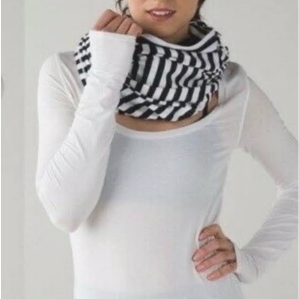 Lululemon Vinyasa Zip Scarf